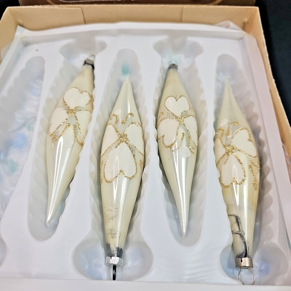 Christmas Ornaments Teardrop Oblong Baubles Alderbrook White Vintage Czech